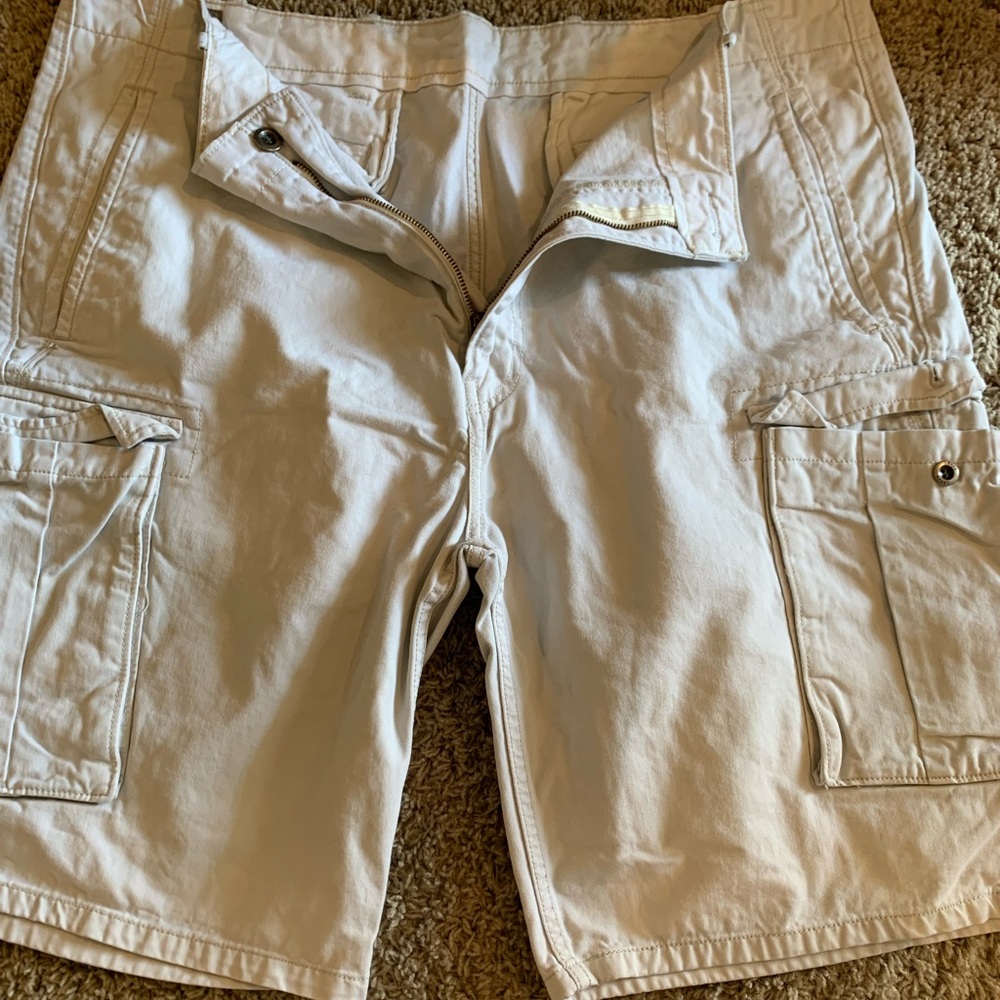 Levi cargo khaki shorts
